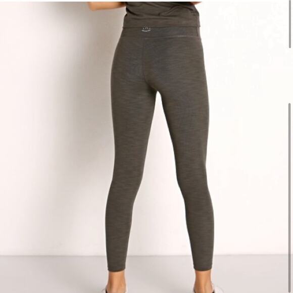 Beyond Yoga Heather Rib High Waisted Midi Legging‎ Smoke Grey Size Medium - Picture 1 of 7